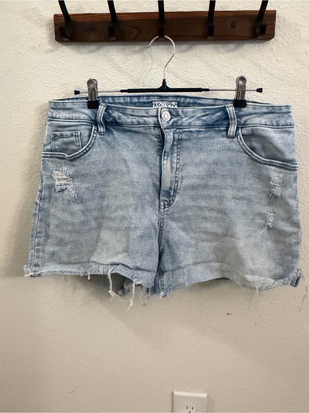 Ava & Viv Light Wash Distressed Denim Shorts